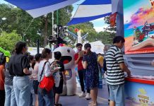 Người dân TP.HCM hào hứng đến công viên săn tour giá rẻ Người dân TP.HCM đến săn tour giá rẻ /// Ảnh: Hồng Hạnh