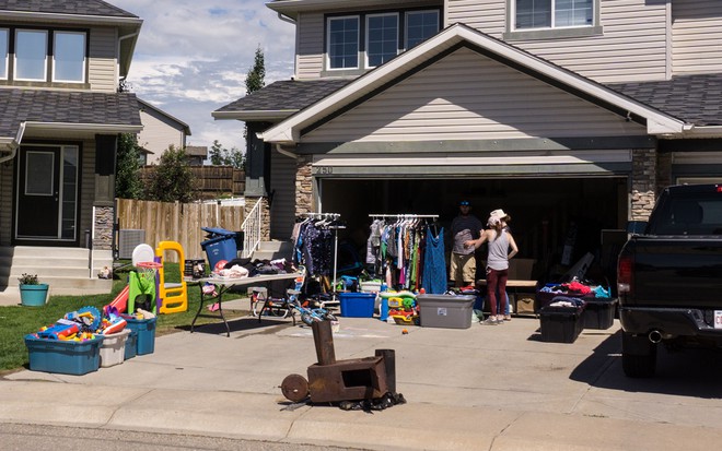 Người Việt đi săn hàng siêu rẻ Garage Sales ở Canada mùa dịch Covid-19 - ảnh 2