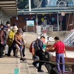 ‘Cò’ giăng bẫy, chặt chém du khách tham quan vịnh Hạ Long Liên tục trong thời gian gần đây, tàu du lịch tham quan vịnh Hạ Long bị khách tố chặt chém giá /// Ảnh L.N.H