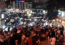 Chợ Đà Lạt chật kín người, du khách xếp hàng dài vào cổng khu du lịch diem du lich dong duc ngay cuoi tuan anh 1