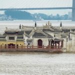 Chùa Quan Âm 700 tuổi đứng vững giữa lũ lớn ở Trung Quốc