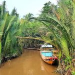 Về miền Tây thăm cồn Hưng Phong ngắm cảnh miệt vườn thật đã Những chiếc thuyền neo lại trong con rạch nhỏ của người dân trên cồn /// Ảnh: Quách Duy Thịnh