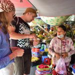 Nha Trang tiếp tục đón khách du lịch đồng thời với chống dịch Nha Trang tiếp tục đón khách du lịch đồng thời với chống dịch - Ảnh 1.