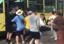 Kiểm tra vụ du khánh đánh nhau giành lên xe tham quan vườn thú ở Phú Quốc