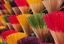 Chê Huế ‘ám khí’, ‘nhang khói như nghĩa trang’, cộng đồng mạng nổi giận Chê Huế 'ám khí', 'nhang khói như nghĩa trang', cộng đồng mạng nổi giận