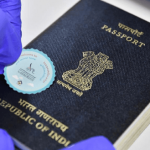 Dubai dán tem chào đón lên hộ chiếu, nồng nhiệt đón du khách trở lại Dubai dán tem chào đón lên hộ chiếu, nồng nhiệt đón du khách trở lại - Ảnh 1.