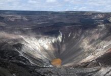 Hồ nước nóng kỳ lạ liên tục phát triển trên miệng núi lửa Hồ nước nóng kỳ lạ liên tục phát triển trên miệng núi lửa