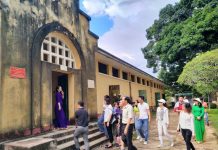 Đà Nẵng và Tây Nguyên kích cầu du lịch 6 tuần lễ ‘vàng’ học sinh nghỉ hè Đoàn tham quan di tích quốc gia đặc biệt - Nhà đày Buôn Mê Thuột /// ẢNH: NGUYỄN TÚ