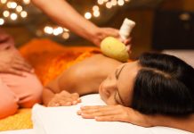 Massage Thái Lan vật vã với khẩu trang và găng tay cao su Mat-xa Thai Lan dieu dung anh 1