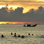 Bãi biển nổi tiếng Quảng Ngãi thơ mộng trong buổi bình minh Bai bien My Khe kin nguoi anh 1