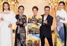 Người đẹp Việt nền nã trong tà áo dài Người đẹp Việt nền nã trong tà áo dài