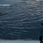 Nhiều người kết thành ‘hàng rào sống’ đưa cô gái đuối nước lên bờ Nhiều người kết thành 'hàng rào sống' đưa cô gái đuối nước lên bờ