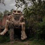 Khu rừng có 7 tượng quỷ lùn khổng lồ làm từ gỗ tái chế tuong quy lun khong lo anh 1