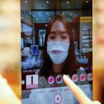 Độc đáo, thử mỹ phẩm bằng gương thực tế ảo tại Hàn Quốc Độc đáo, thử mỹ phẩm bằng gương thực tế ảo tại Hàn Quốc - Ảnh 1.