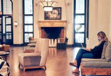 Quá chán làm việc ở nhà, dân Mỹ kéo ra khách sạn thuê giá 3 triệu/ ngày Quá chán làm việc ở nhà, dân Mỹ kéo ra khách sạn thuê giá 3 triệu/ ngày