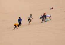Cả gia đình đi nghỉ hè biển Phan Thiết chỉ hết 10 triệu đồng Trượt đồi cát ở Bàu Trắng khiến cả nhà thích thú
