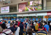 Đà Nẵng dừng hoạt động đông người: Công ty du lịch tích cực đưa du khách về Hôm nay hàng không tăng chuyến để đảm bảo du khách rời Đà Nẵng theo mong muốn. /// Ảnh minh họa: Một đoàn khách du lịch rời Đà Nẵng sau khi kết thúc tour vào ngày 24.7