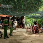 Đà Nẵng phạt nhiều du khách đi dã ngoại, bất chấp giãn cách chống dịch Covid-19 Lực lượng xã Hòa Bắc vận động du khách quay về, thực hiện giãn cách xã hội /// ẢNH: NGUYỄN TÚ