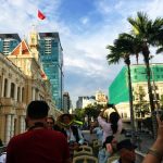 Ngắm Sài Gòn trong hoàng hôn bằng buýt mui trần hoặc du thuyền trên sông Ngắm Sài Gòn trong hoàng hôn bằng buýt mui trần hoặc du thuyền trên sông - Ảnh 1.