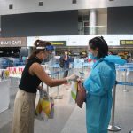 Du khách kẹt lại Đà Nẵng được ‘giải cứu’: ‘Tôi nợ Đà Nẵng một ân tình’ TP.Đà Nẵng tặng quà và đưa du khách về quê an toàn /// ẢNH: NGUYỄN TÚ