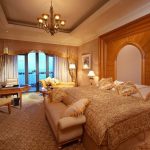 Trải nghiệm hoàng gia trong phòng đắt nhất khách sạn 7 sao