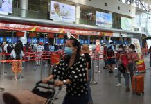 4 chuyến bay đưa gần 900 du khách mắc kẹt từ Đà Nẵng về Hà Nội 4 chuyến bay đưa gần 900 du khách mắc kẹt từ Đà Nẵng về Hà Nội - Ảnh 1.