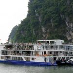 Covid-19 ‘vô hiệu hoá’ gói kích cầu du lịch ở Quảng Ninh Tàu tham quan du lịch trên vịnh Hạ Long nằm bờ vì đói khách /// Ảnh L.N.H