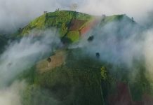 Núi lửa triệu năm tuổi chìm trong biển mây ở Gia Lai