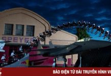 Cận cảnh màn trình diễn mô tô ngoạn mục trên máy bay ở bảo tàng công nghệ