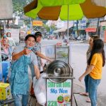 HDV du lịch mùa không tour thời Covid-19: Xin làm xe ôm, bốc vác cũng… không xong Ngày cháo cua đồng vừa có khách quen thường lui tới thì anh ngưng để đi tour /// Ảnh: V.D