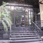 Loạt khách sạn phố cổ Hà Nội ‘cửa đóng, then cài’ vì dịch Covid-19 Một khách sạn trên phố Cầu Gỗ (quận Hoàn Kiếm) “cửa đóng, then cài” vì không có khách /// ẢNH: DƯƠNG LAN