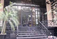 Loạt khách sạn phố cổ Hà Nội ‘cửa đóng, then cài’ vì dịch Covid-19 Một khách sạn trên phố Cầu Gỗ (quận Hoàn Kiếm) “cửa đóng, then cài” vì không có khách /// ẢNH: DƯƠNG LAN