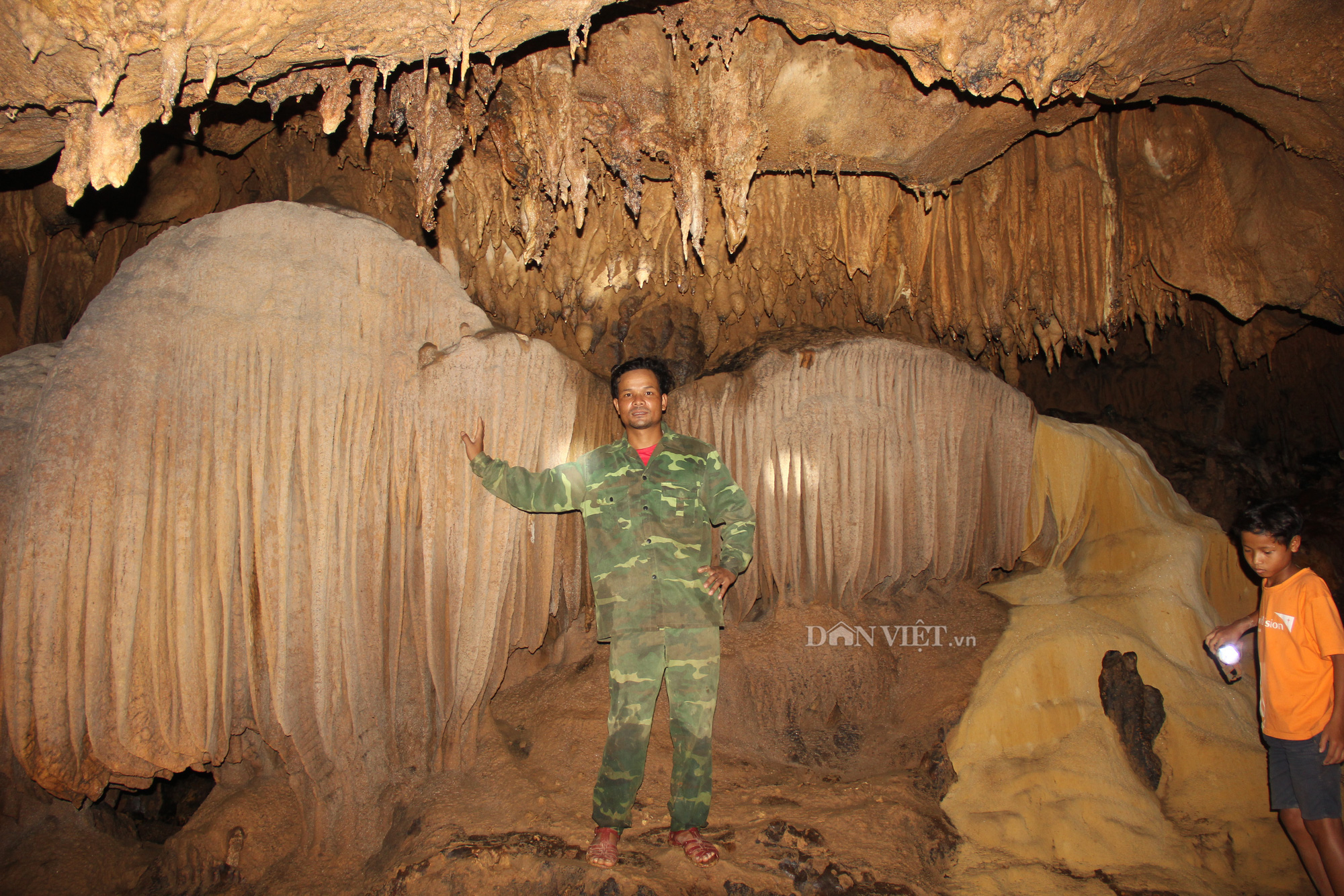 Quảng Trị: Phát hiện hang động mới, đẹp lung linh ở thôn Trỉa - Ảnh 4.