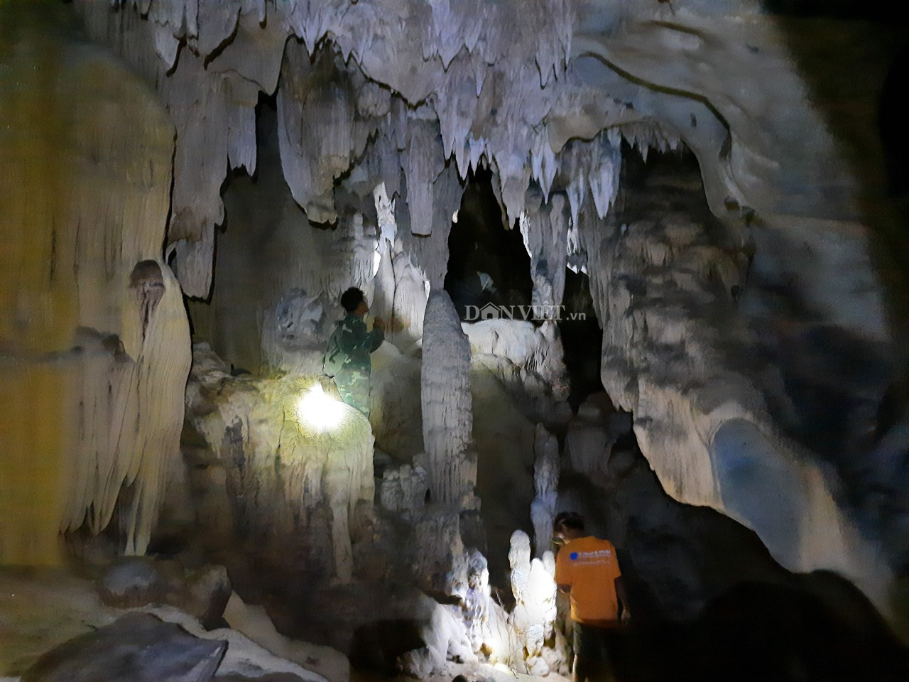 Quảng Trị: Phát hiện hang động mới, đẹp lung linh ở thôn Trỉa - Ảnh 3.
