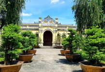 Xuôi dòng phương Nam tìm về cảnh đẹp xứ Gò Công Nhà Đốc Phủ Hải là công trình kiến trúc nghệ thuật đã được xếp hạng di tích lịch sử – văn hóa cấp quốc gia năm 1994 /// Ảnh: Quách Duy Thịnh