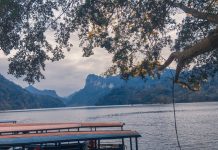 Tôi mê lắm màu áo xanh của hồ Ba Bể Tôi mê lắm màu áo xanh của hồ Ba Bể - Ảnh 1.