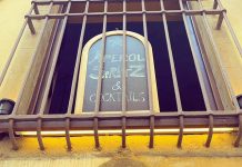 Nhờ COVID 19, truyền thống uống rượu vang gần 400 năm tuổi của Italy được “hồi sinh” Nhờ COVID 19, truyền thống uống rượu vang gần 400 năm tuổi của Italy được “hồi sinh” - Ảnh 1.