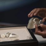 Chiêm ngưỡng chiếc khẩu trang đắt giá nhất thế giới Chiêm ngưỡng chiếc khẩu trang đắt giá nhất thế giới - Ảnh 1.