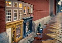 Đáng yêu “lạc lối”, những cửa hàng tí hon cho chuột trên đường phố Thụy Điển Đáng yêu “lạc lối”, những cửa hàng tí hon cho chuột trên đường phố Thụy Điển - Ảnh 1.