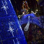 Đón Giáng sinh sớm với màn trình diễn ánh sáng lớn nhất thế giới Đón Giáng sinh sớm với màn trình diễn ánh sáng lớn nhất thế giới - Ảnh 1.