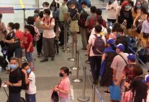 Đà Nẵng khuyến cáo phòng vé ‘ma’, lừa du khách bị kẹt lại Du khách rời Đà Nẵng tại sân bay trước thời điểm giãn cách xã hội /// ẢNH: NGUYỄN TÚ