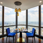 Nghỉ lễ 2.9 khám phá TP.HCM giá siêu rẻ Nghỉ lễ 2.9 này, khuyến mãi giảm 50% giá phòng ở tòa nhà cao chọc trời Vinpearl Luxury Landmark 81, bao gồm phòng khách thượng hạng với tầm nhìn tuyệt đẹp toàn cảnh thành phố. /// Ảnh: Fanpage khách sạn