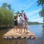 Về miền Tây chèo bè trong rừng ngập mặn, hát ca bềnh bồng Du khách hào hứng trải nghiệm tự chèo bè trong rừng ngập mặn /// Ảnh: Bùi Quốc Dương