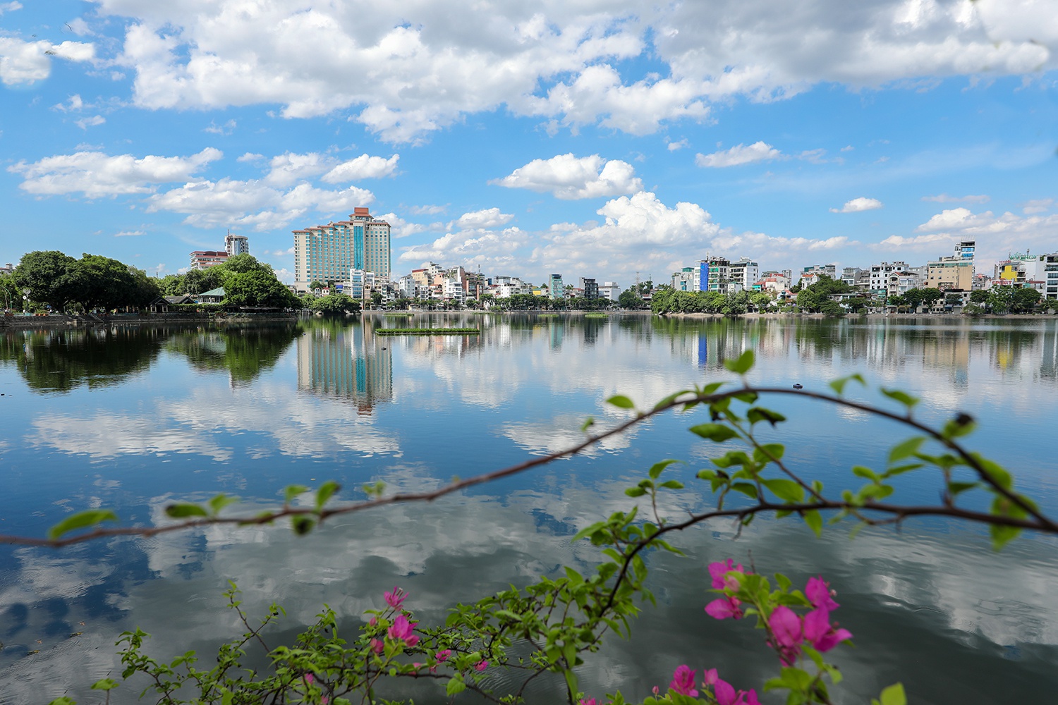 Ve dep ba thanh pho Ha Noi Da Nang TPHCM anh 12