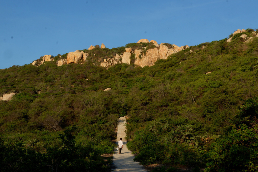 Ngắm ngôi nhà Anh hùng xây trên vách đá Ninh Thuận - Ảnh 11.