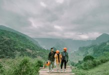 Du lịch mùa dịch: Trải nghiệm mới mẻ từ Tây Nguyên đến Hà Giang Anh Lập và những người bạn tại Hà Giang /// ẢNH: NVCC