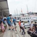 Sau gói kích cầu 100 tỉ, khách du lịch đến Hạ Long tăng dần Du khách xuống tàu tham quan vịnh Hạ Long /// Ảnh N.H