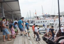 Sau gói kích cầu 100 tỉ, khách du lịch đến Hạ Long tăng dần Du khách xuống tàu tham quan vịnh Hạ Long /// Ảnh N.H