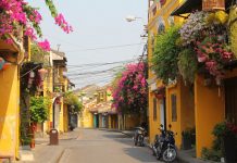 Phố cổ Hội An mở cửa đón khách tham quan trở lại, giảm 50% giá vé Phố cổ Hội An mở cửa đón du khách trở lại từ ngày 24.9, sau thời gian dài nghỉ ngơi vì dịch Covid-19. /// ẢNH: MẠNH CƯỜNG