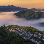 Ngôi làng tuyệt đẹp trên đỉnh núi, ngắm hoàng hôn qua biển mây đẹp ngất ngây Ngôi làng tuyệt đẹp trên đỉnh núi, ngắm hoàng hôn qua biển mây đẹp đến ngất ngây - 1